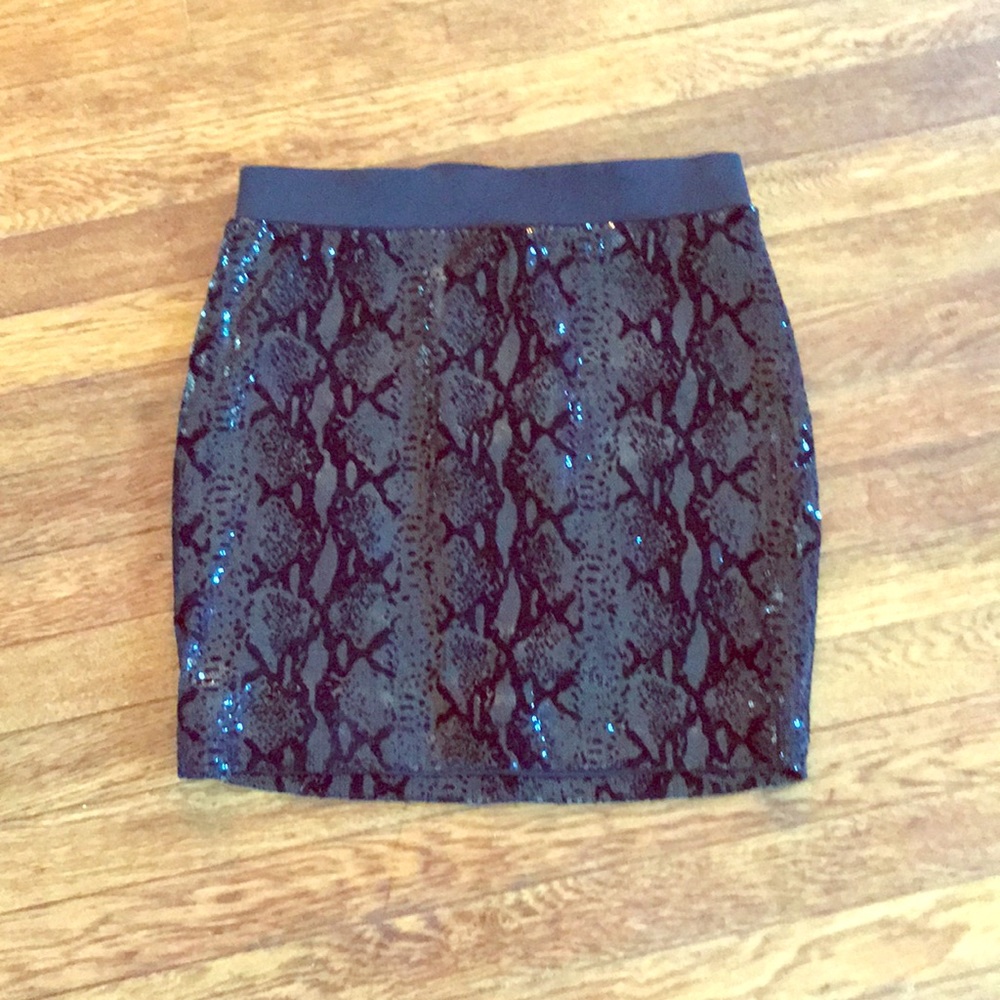 Sequin/velvet detailed mini skirt
